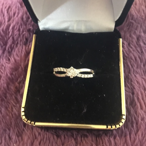 Designer Vintage 10K White Gold Natural Diamond Ring- - Picture 15 of 16